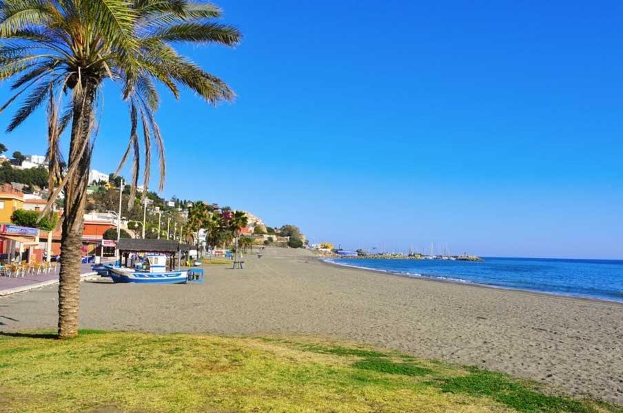Apartamento Maui Beach En El Palo Málaga Dış mekan fotoğraf