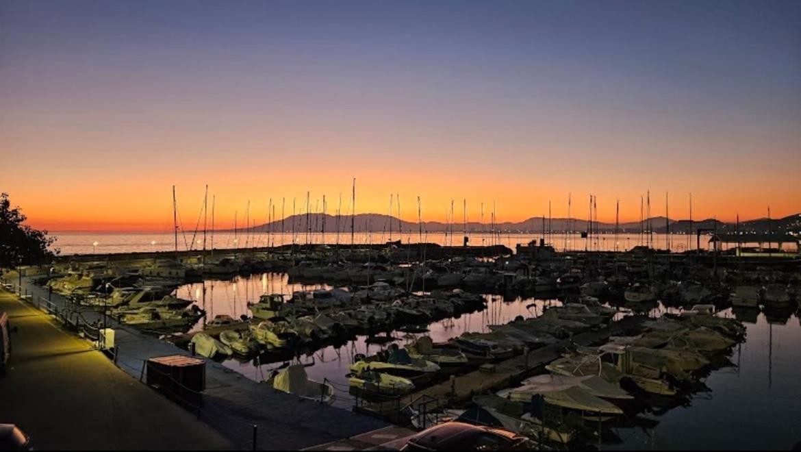 Apartamento Maui Beach En El Palo Málaga Dış mekan fotoğraf