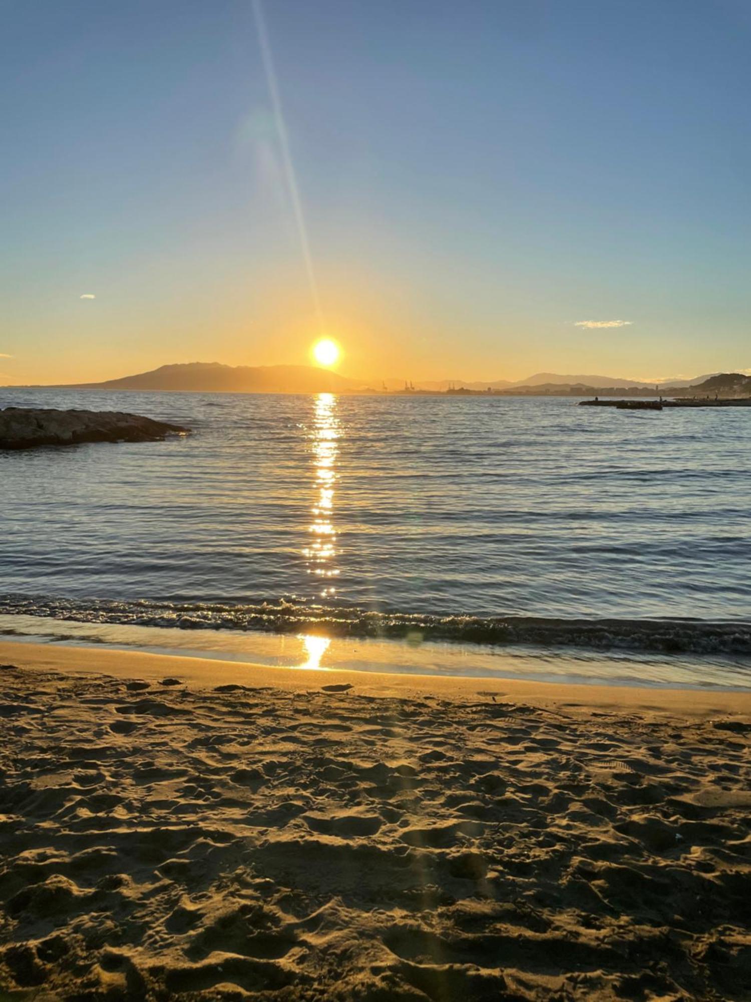 Apartamento Maui Beach En El Palo Málaga Dış mekan fotoğraf