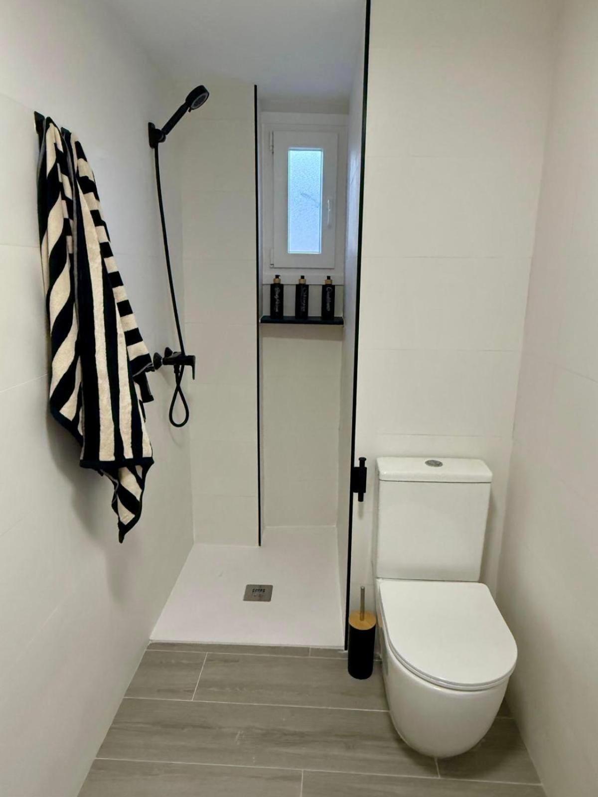 Apartamento Maui Beach En El Palo Málaga Dış mekan fotoğraf
