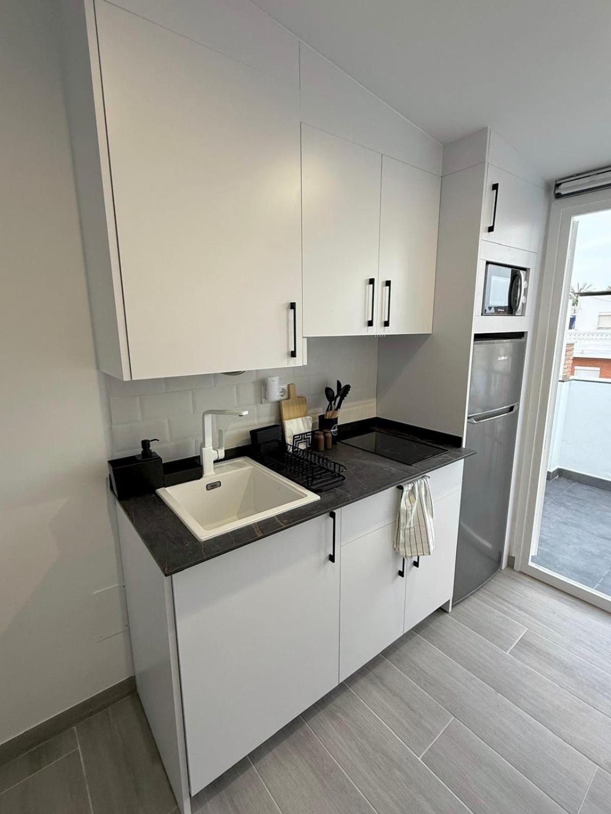 Apartamento Maui Beach En El Palo Málaga Dış mekan fotoğraf